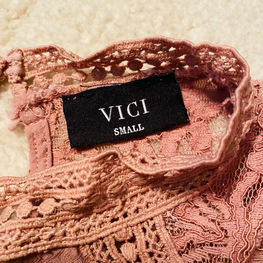 Vici mini Dress with Lace Detail, has Pockets |Size Small - Picture 3 of 10